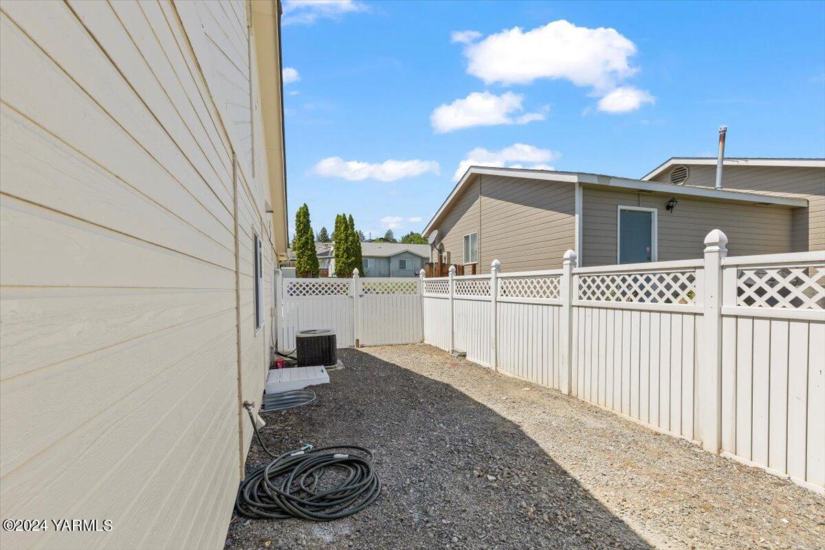 509 N 77th Ave