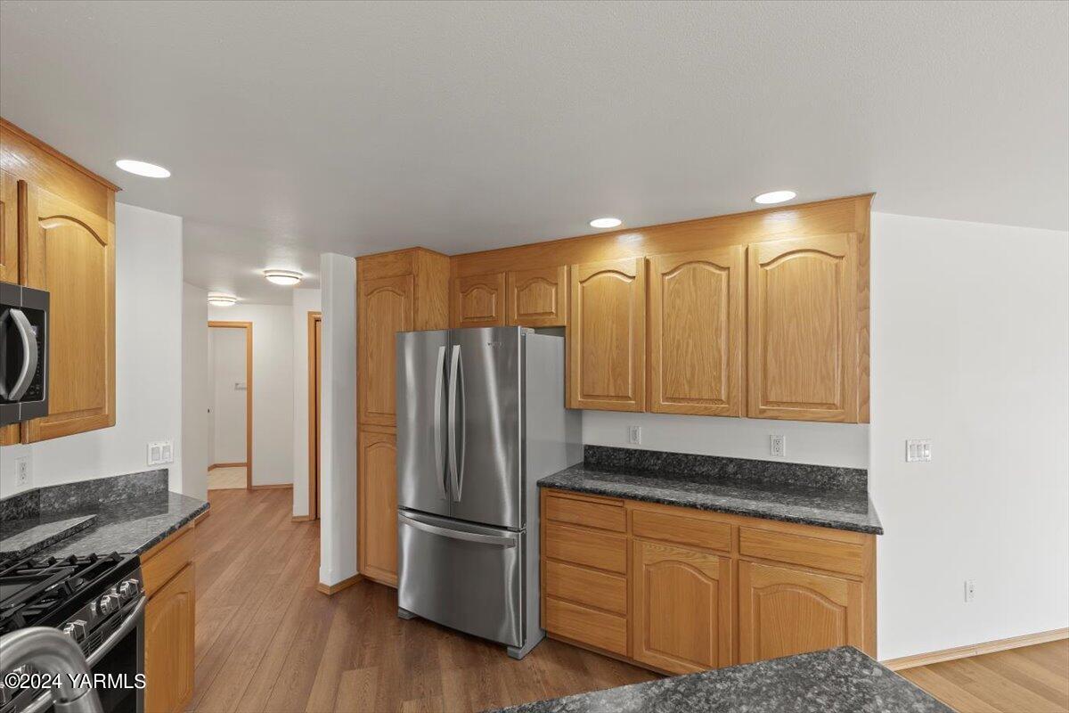 509 N 77th Ave