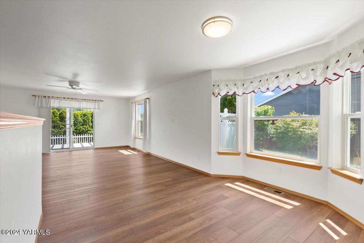 509 N 77th Ave