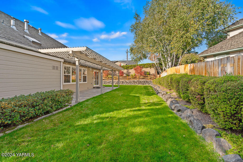 7319 Saddlebrook Dr