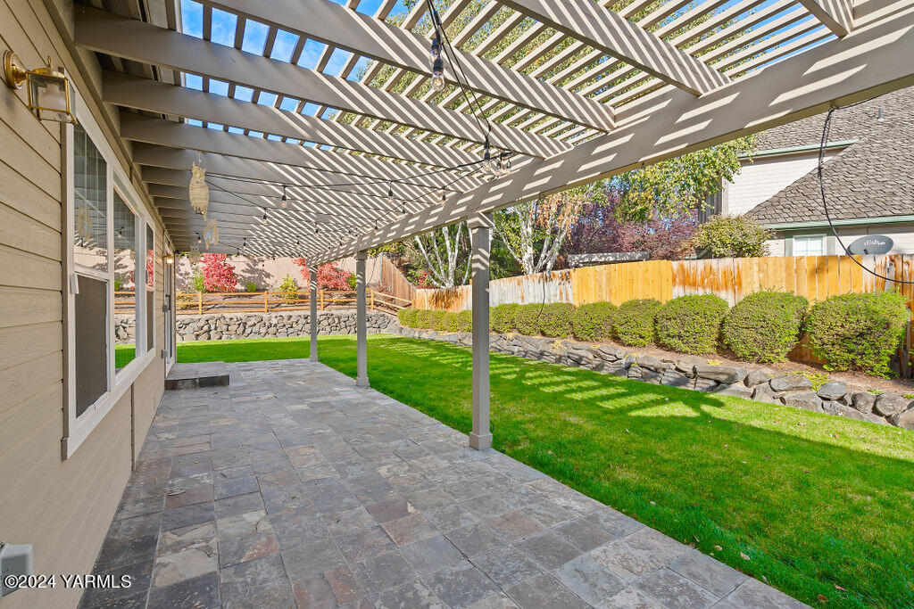 7319 Saddlebrook Dr