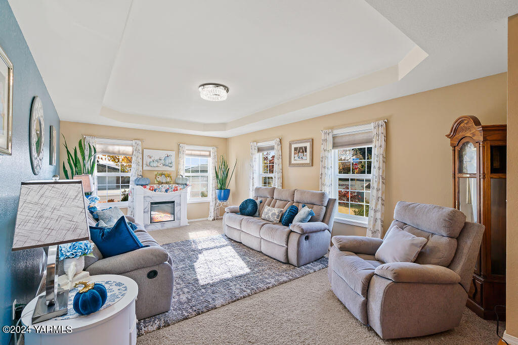 601 N 58th Ave