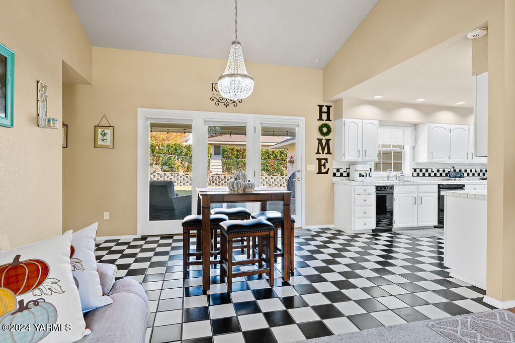 601 N 58th Ave