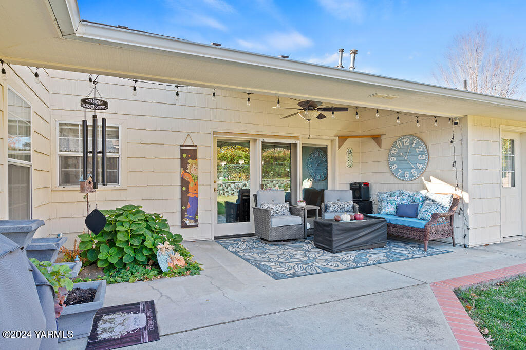 601 N 58th Ave