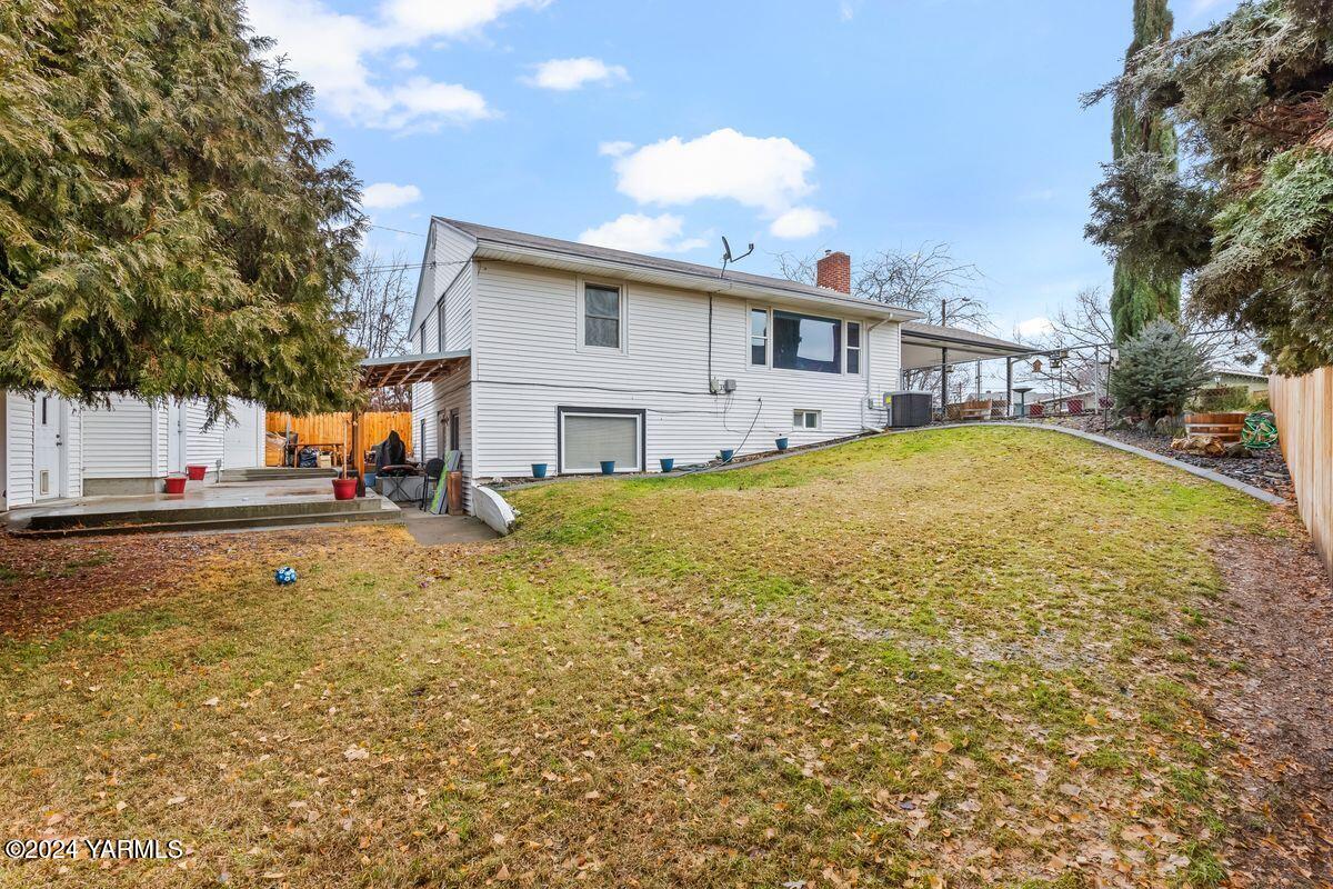 910 Rose Pl