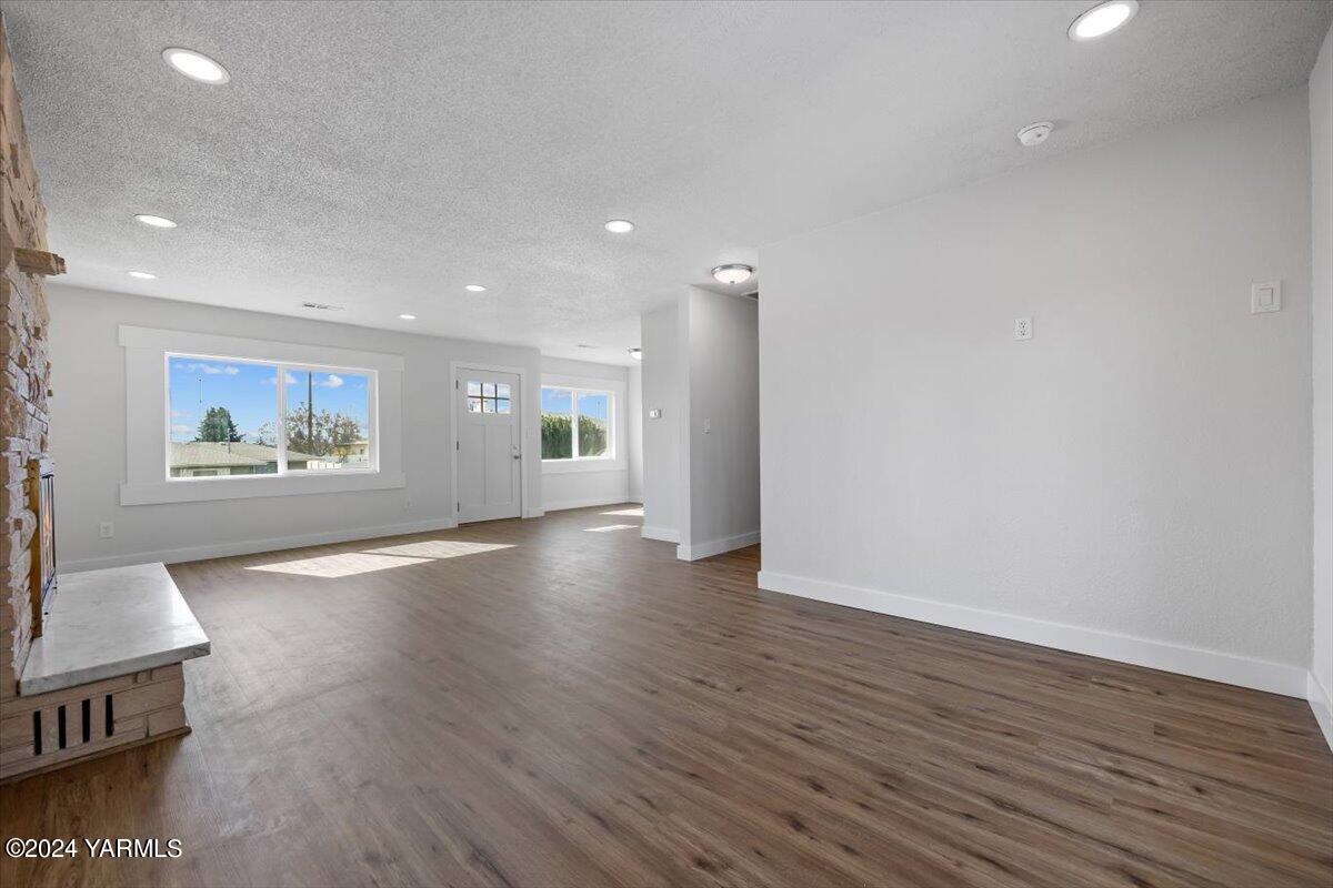 164 Hawthorne Dr