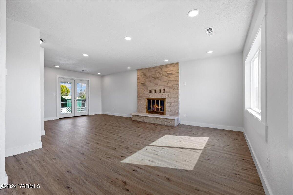 164 Hawthorne Dr