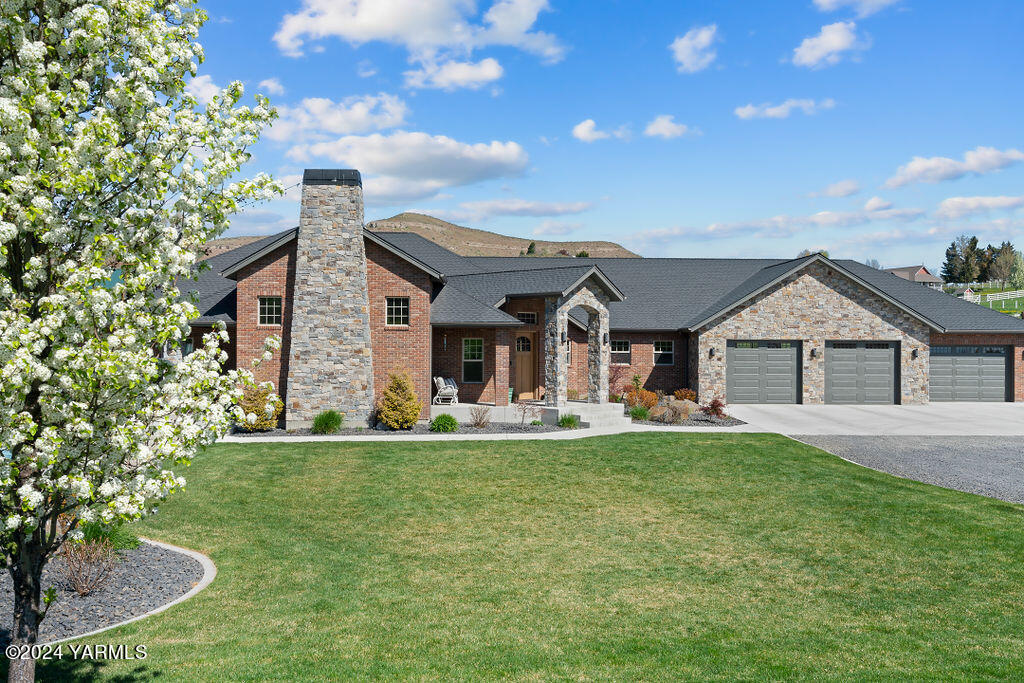 3663 Selah Loop Rd