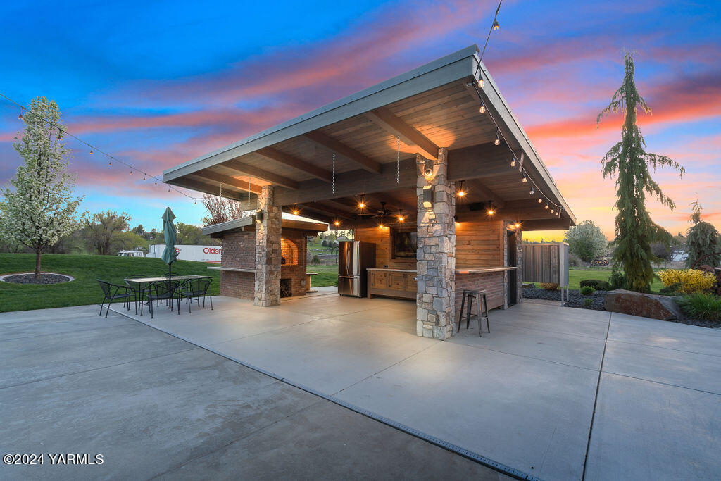 3663 Selah Loop Rd