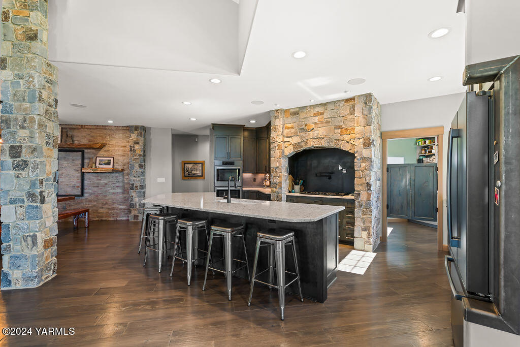3663 Selah Loop Rd