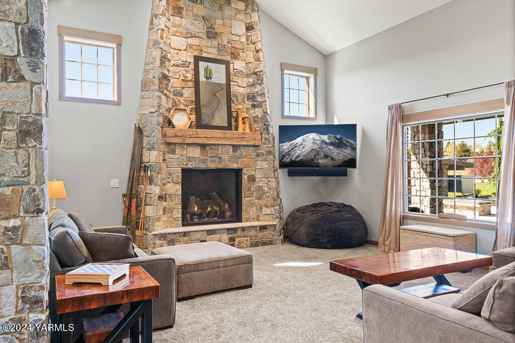 3663 Selah Loop Rd