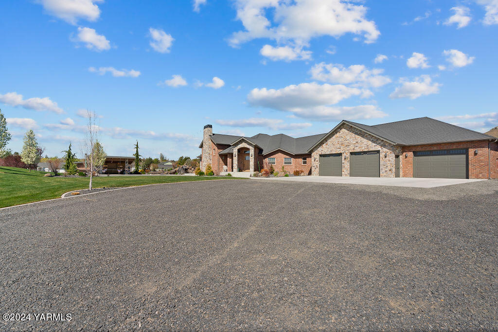 3663 Selah Loop Rd