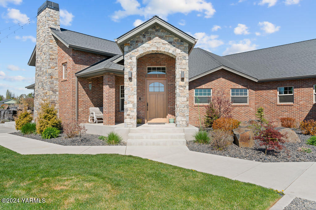 3663 Selah Loop Rd