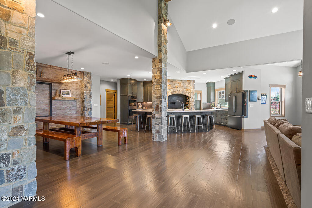 3663 Selah Loop Rd