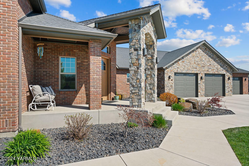 3663 Selah Loop Rd