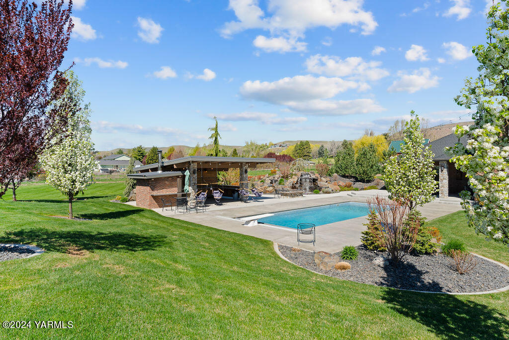 3663 Selah Loop Rd
