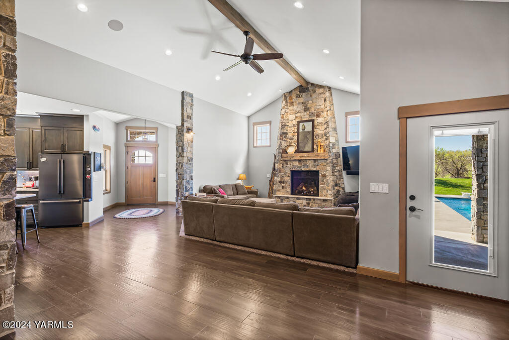 3663 Selah Loop Rd