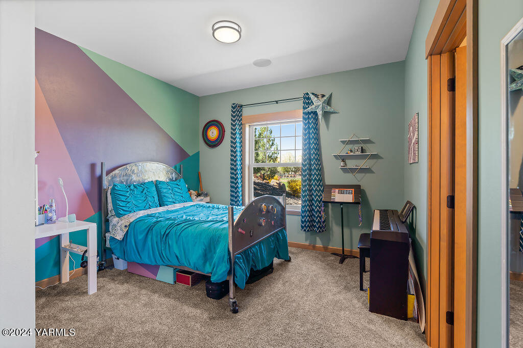 3663 Selah Loop Rd
