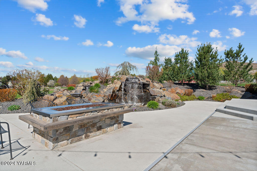 3663 Selah Loop Rd
