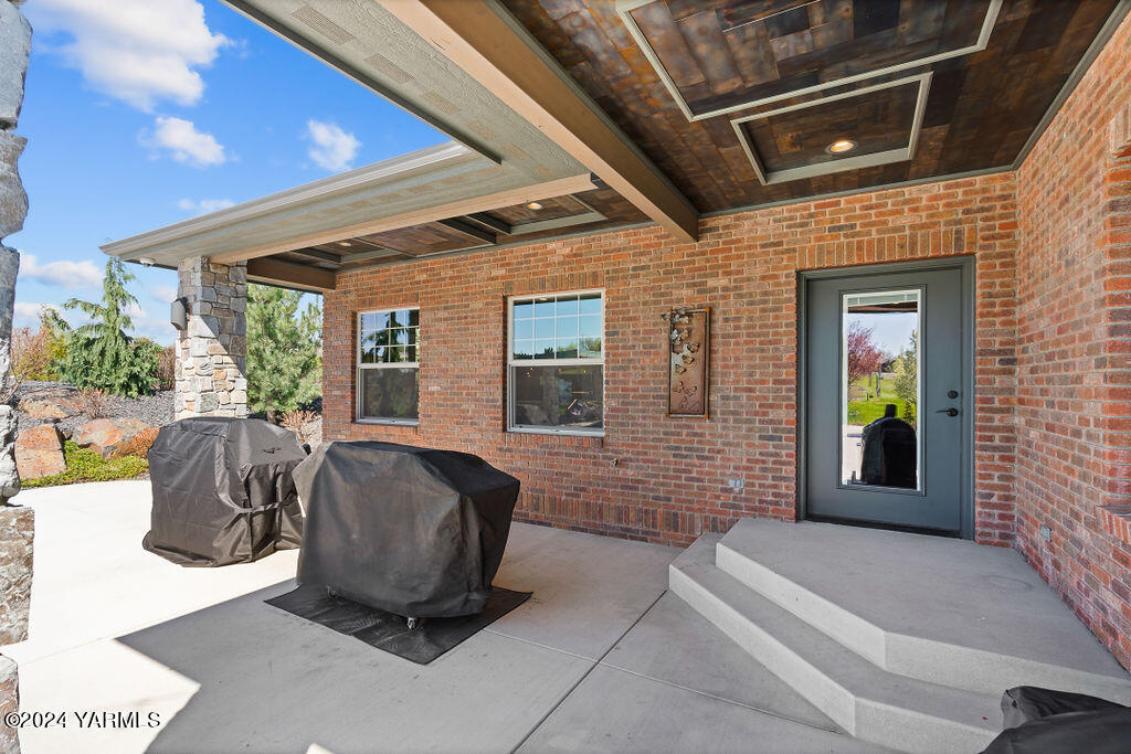 3663 Selah Loop Rd