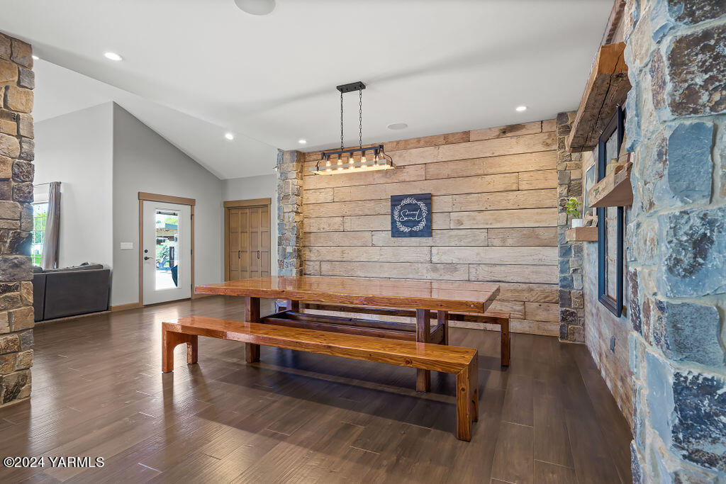 3663 Selah Loop Rd