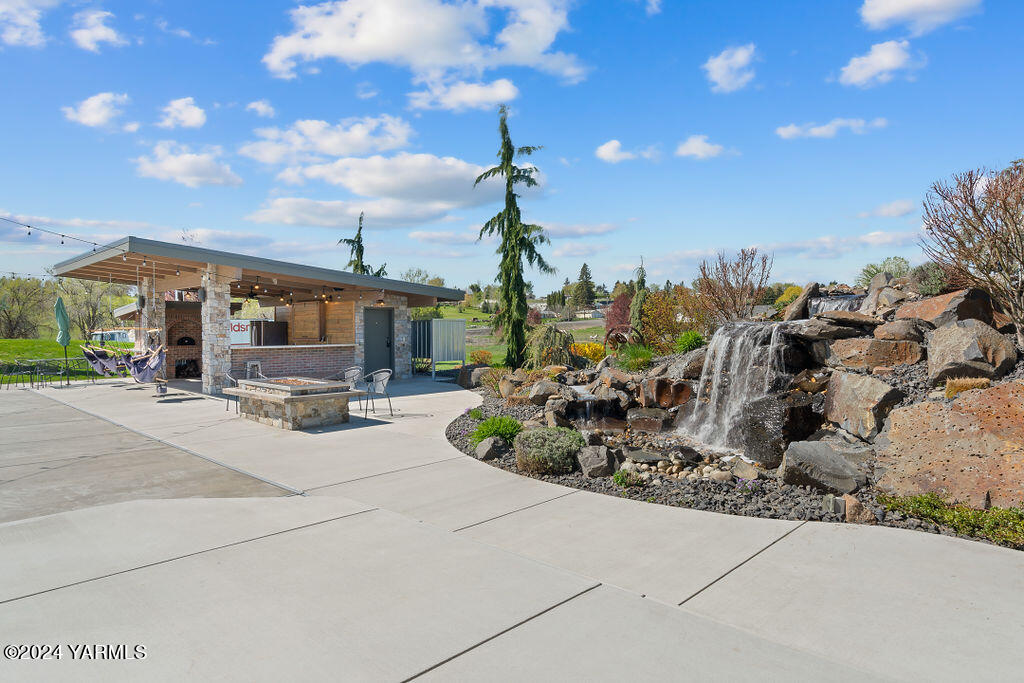 3663 Selah Loop Rd