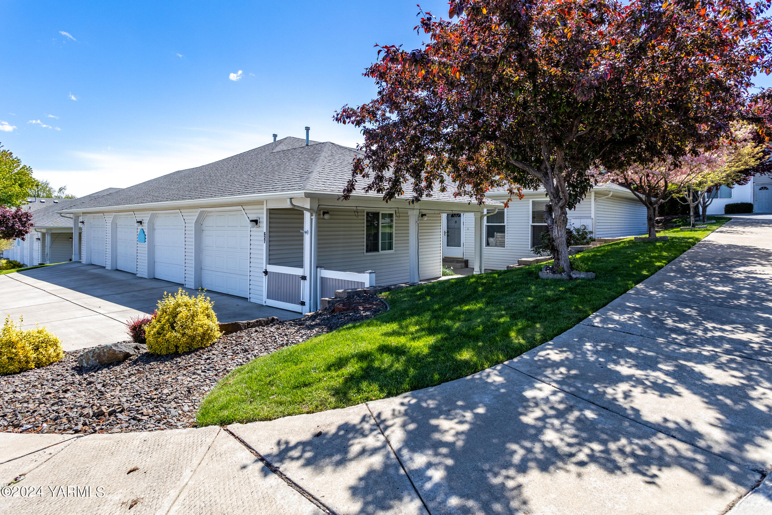 3701 Fairbanks Ave Unit: G-27