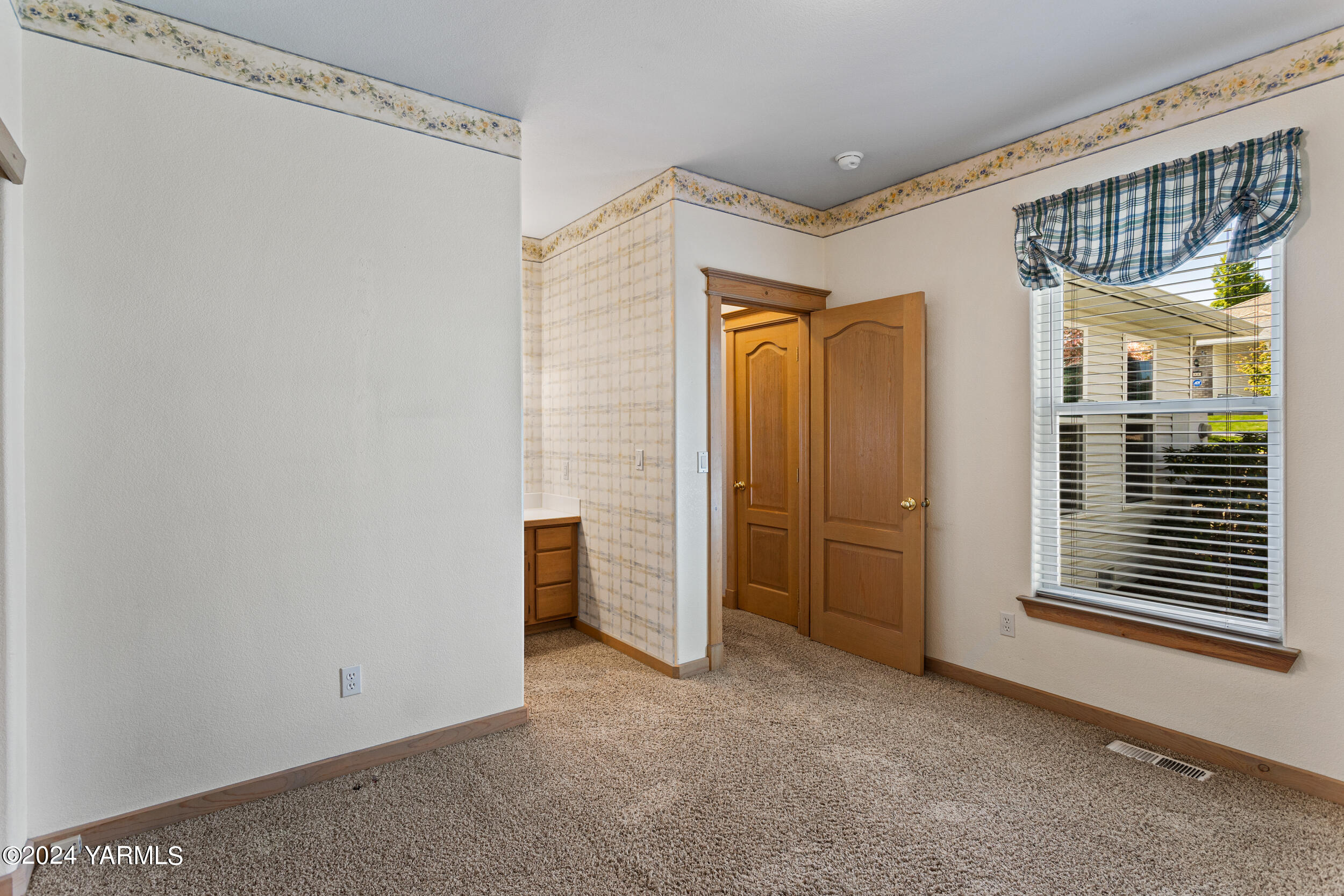 3701 Fairbanks Ave Unit: G-27