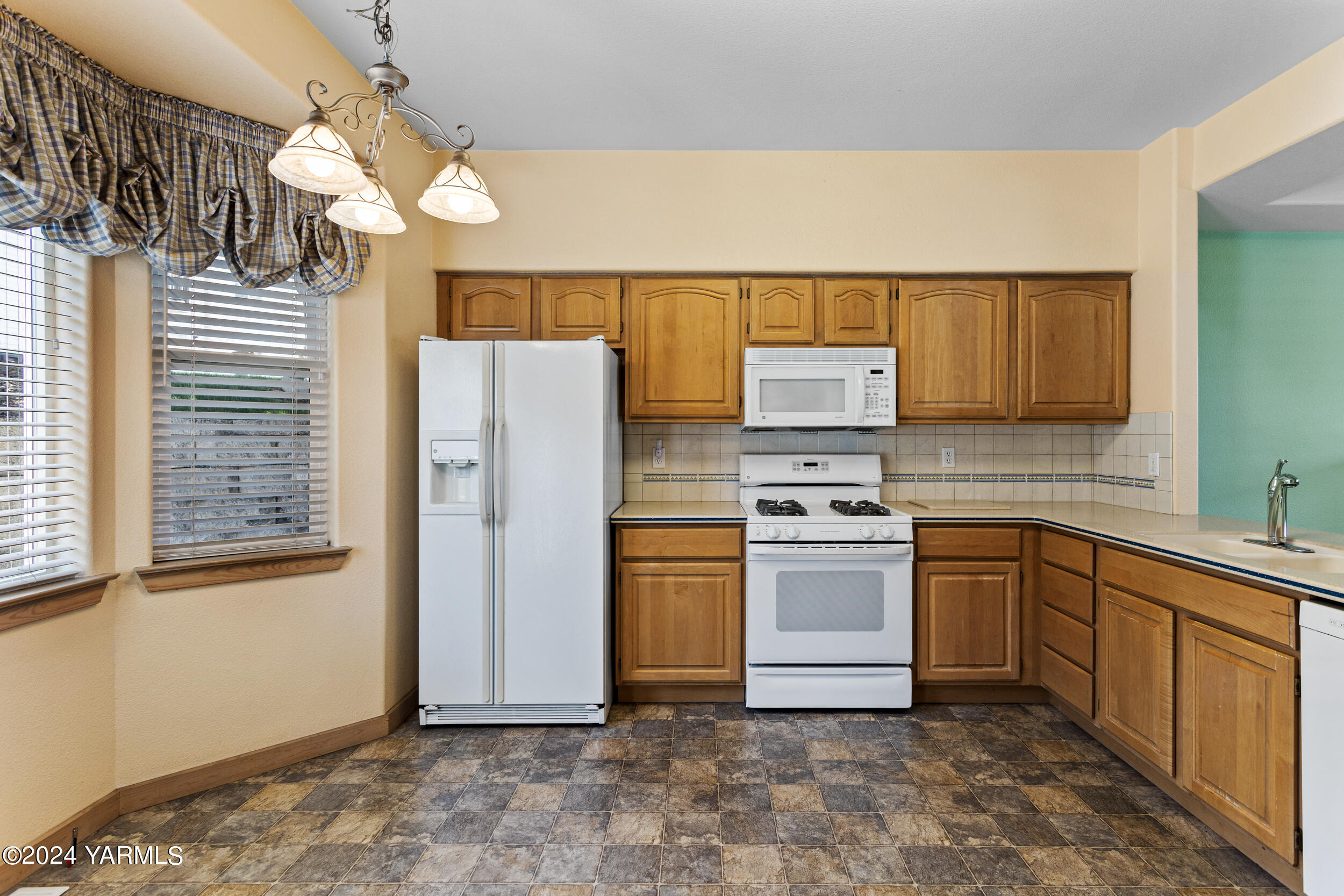 3701 Fairbanks Ave Unit: G-27