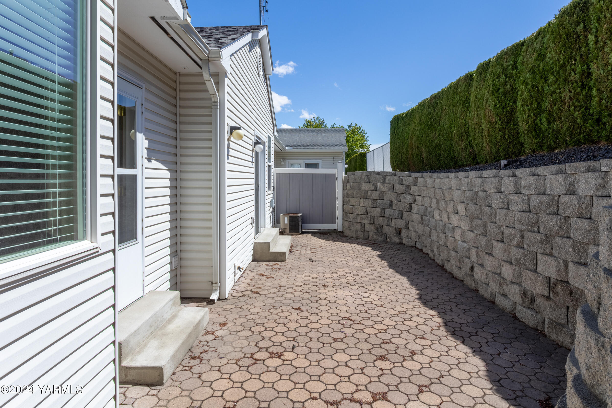 3701 Fairbanks Ave Unit: G-27