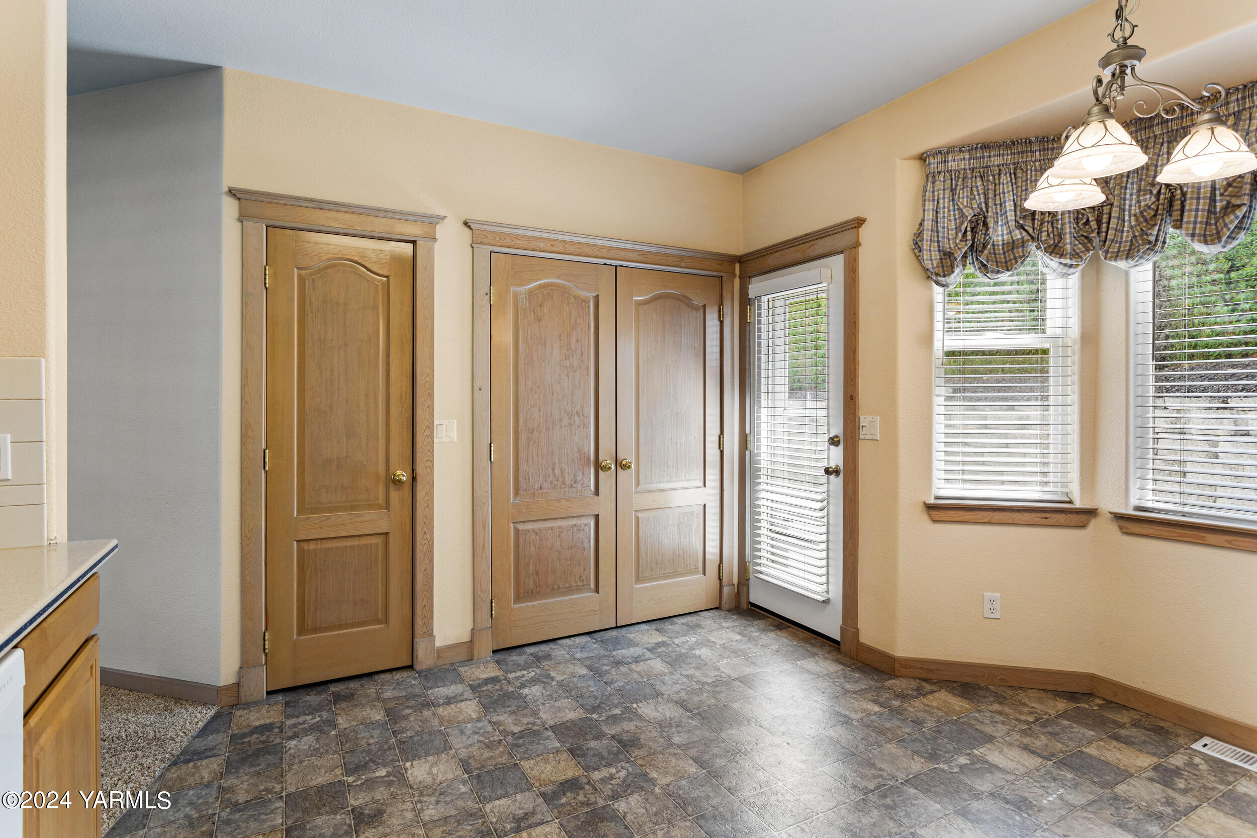 3701 Fairbanks Ave Unit: G-27