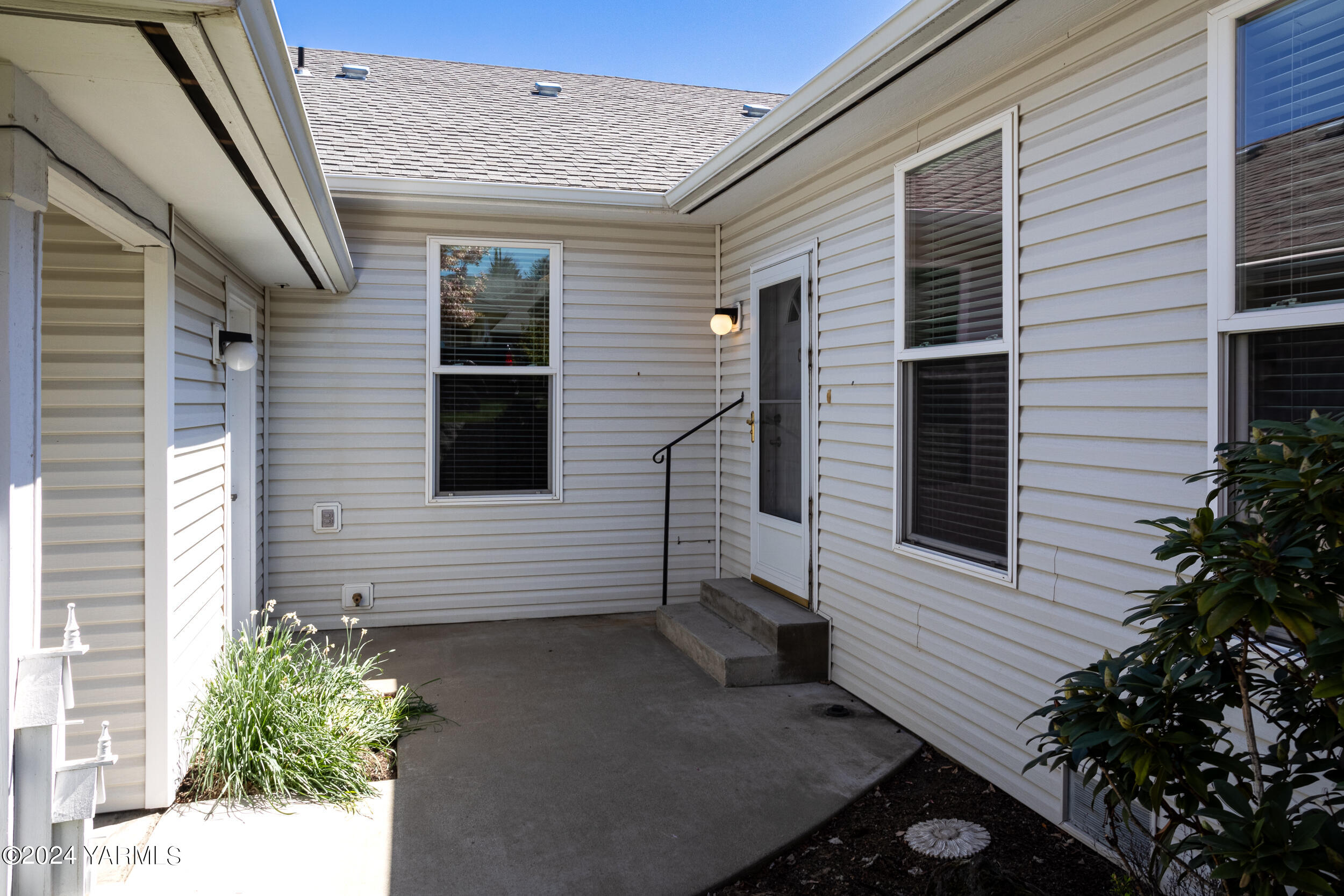 3701 Fairbanks Ave Unit: G-27