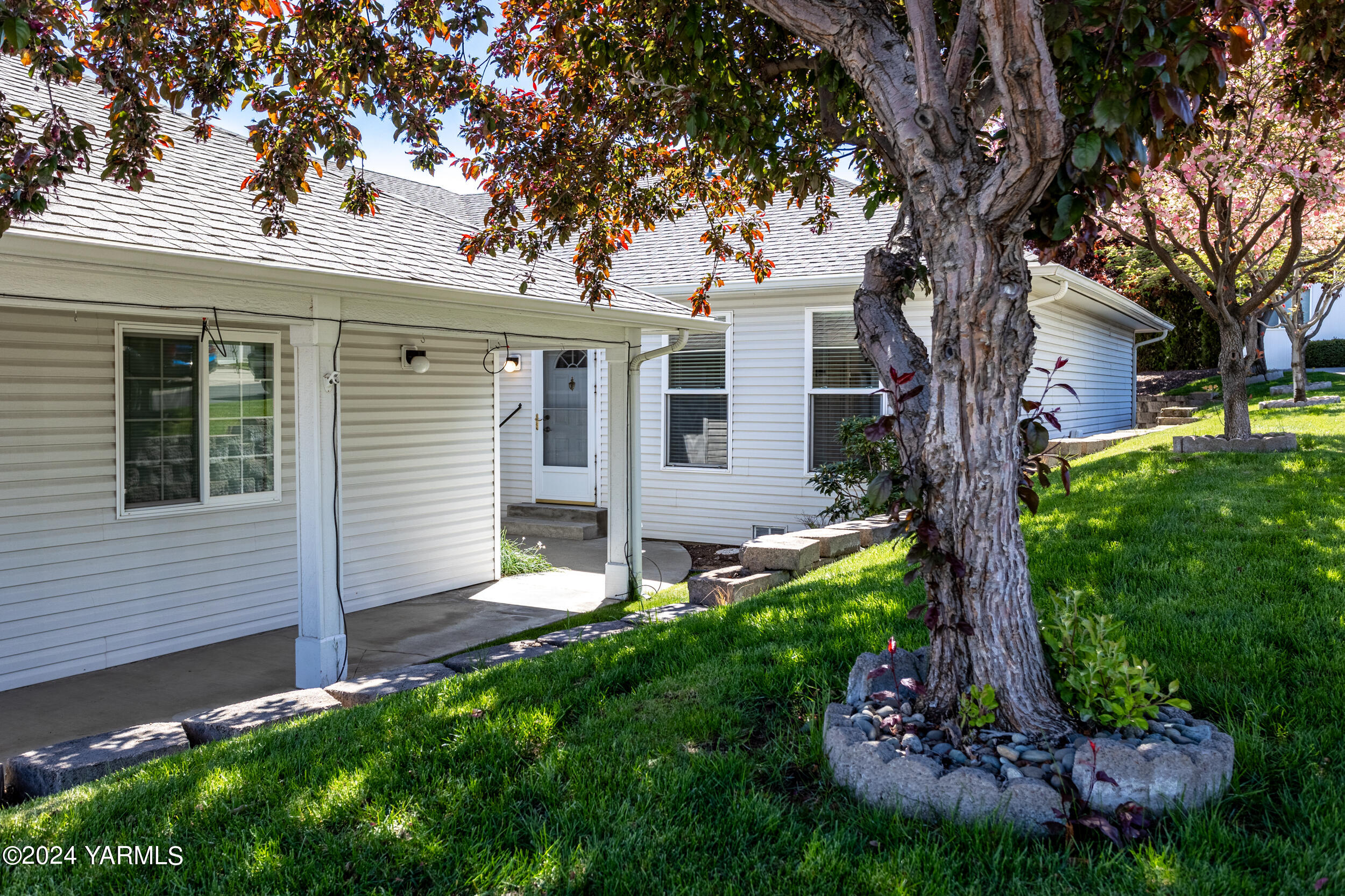3701 Fairbanks Ave Unit: G-27