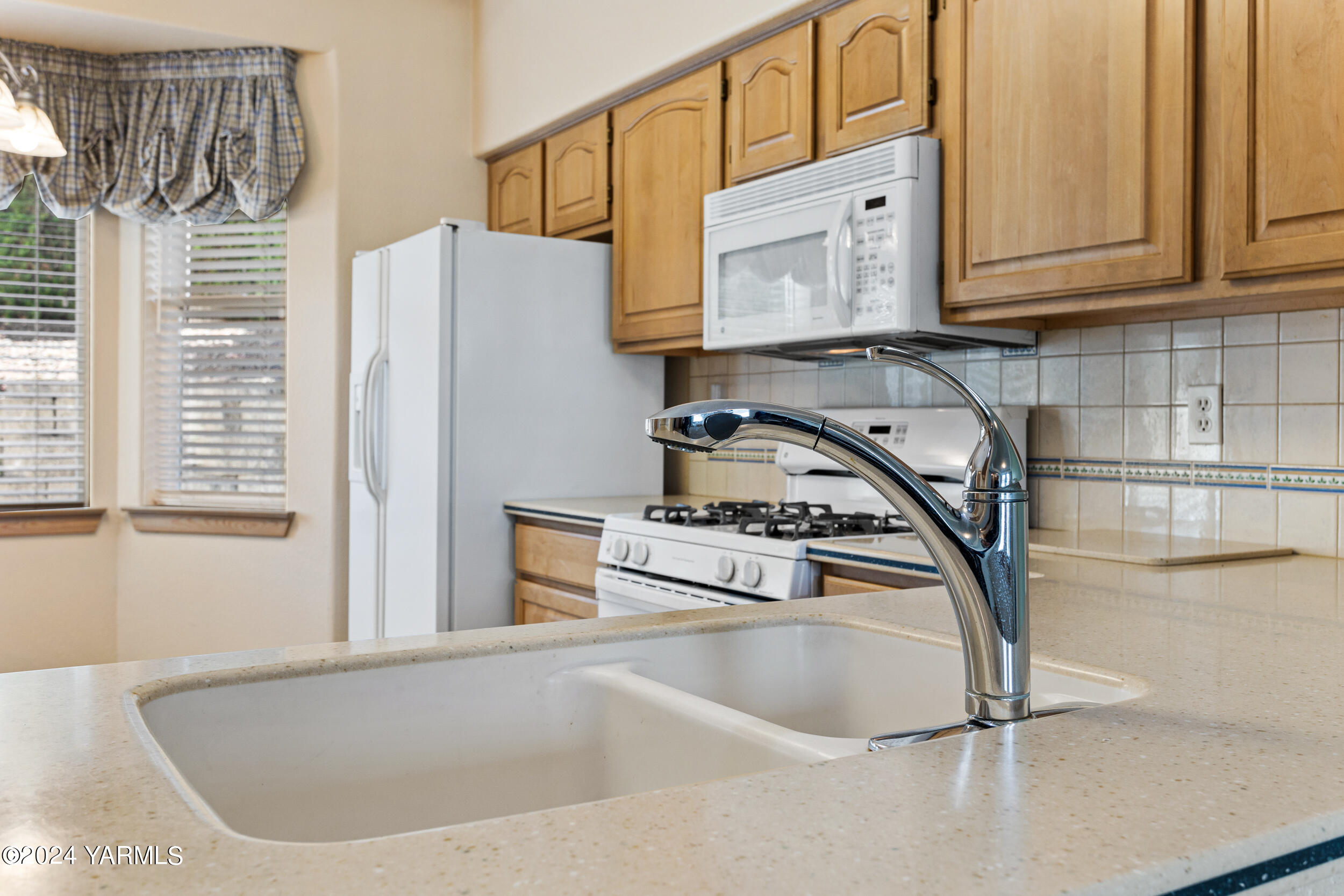 3701 Fairbanks Ave Unit: G-27