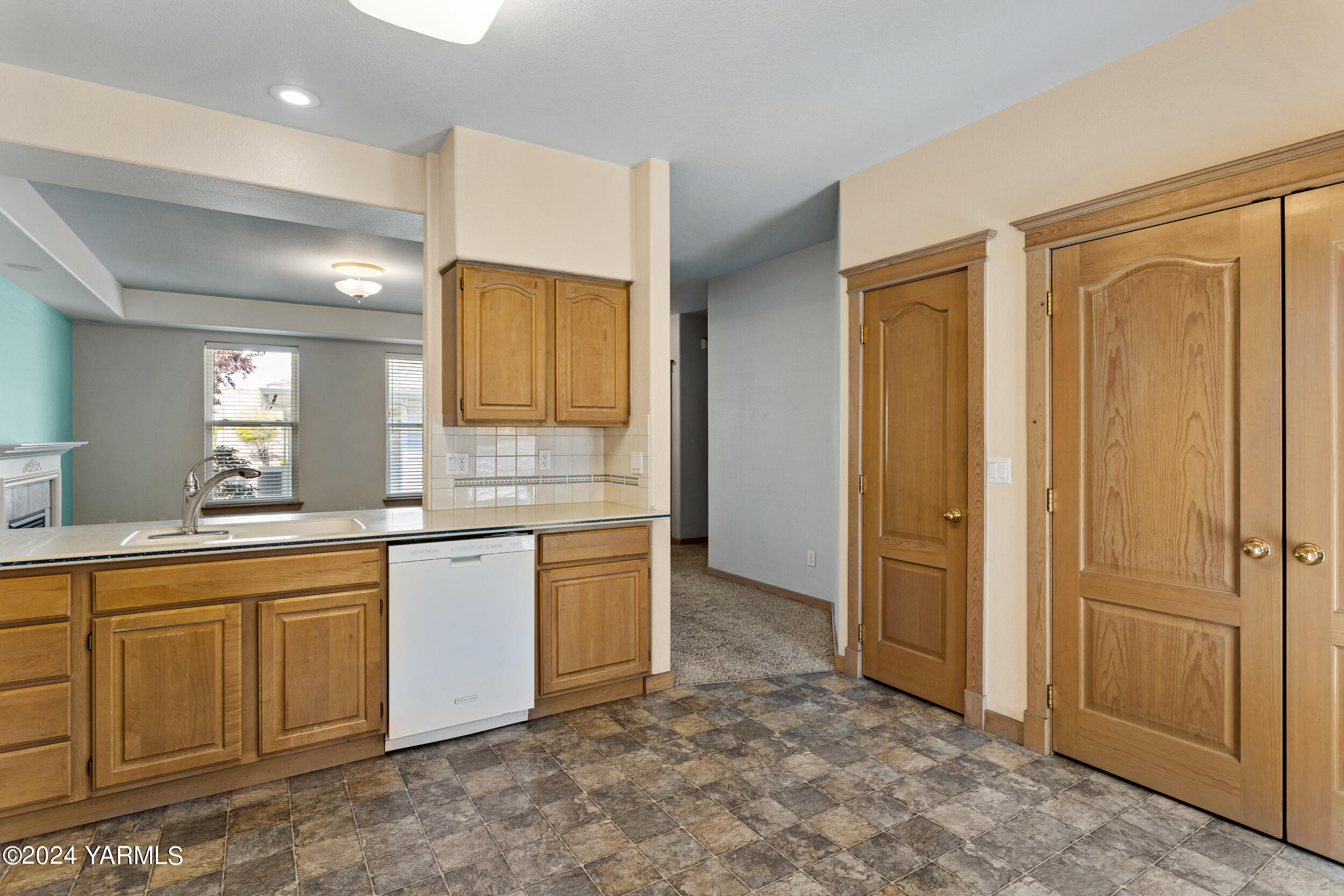 3701 Fairbanks Ave Unit: G-27
