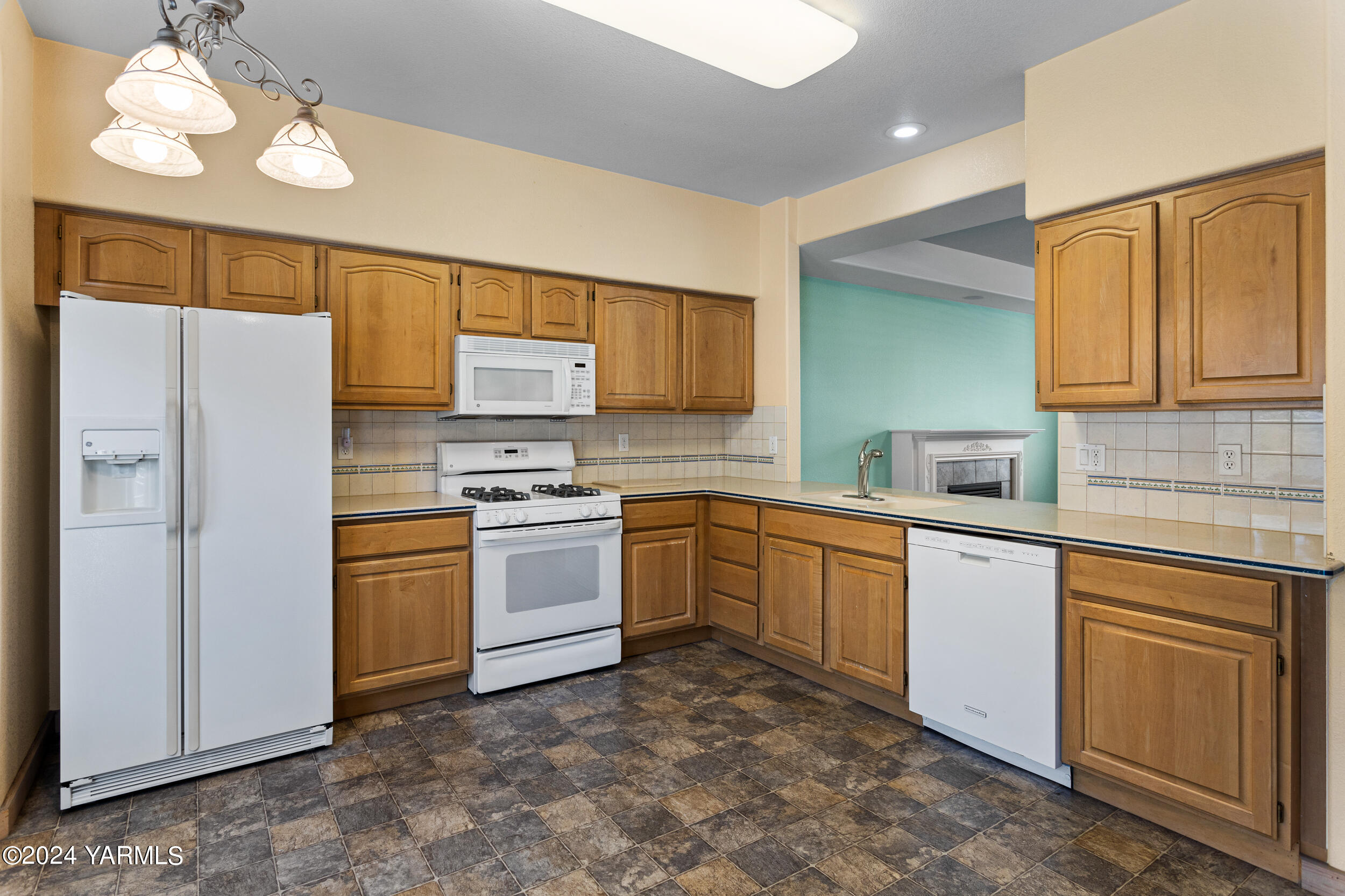 3701 Fairbanks Ave Unit: G-27