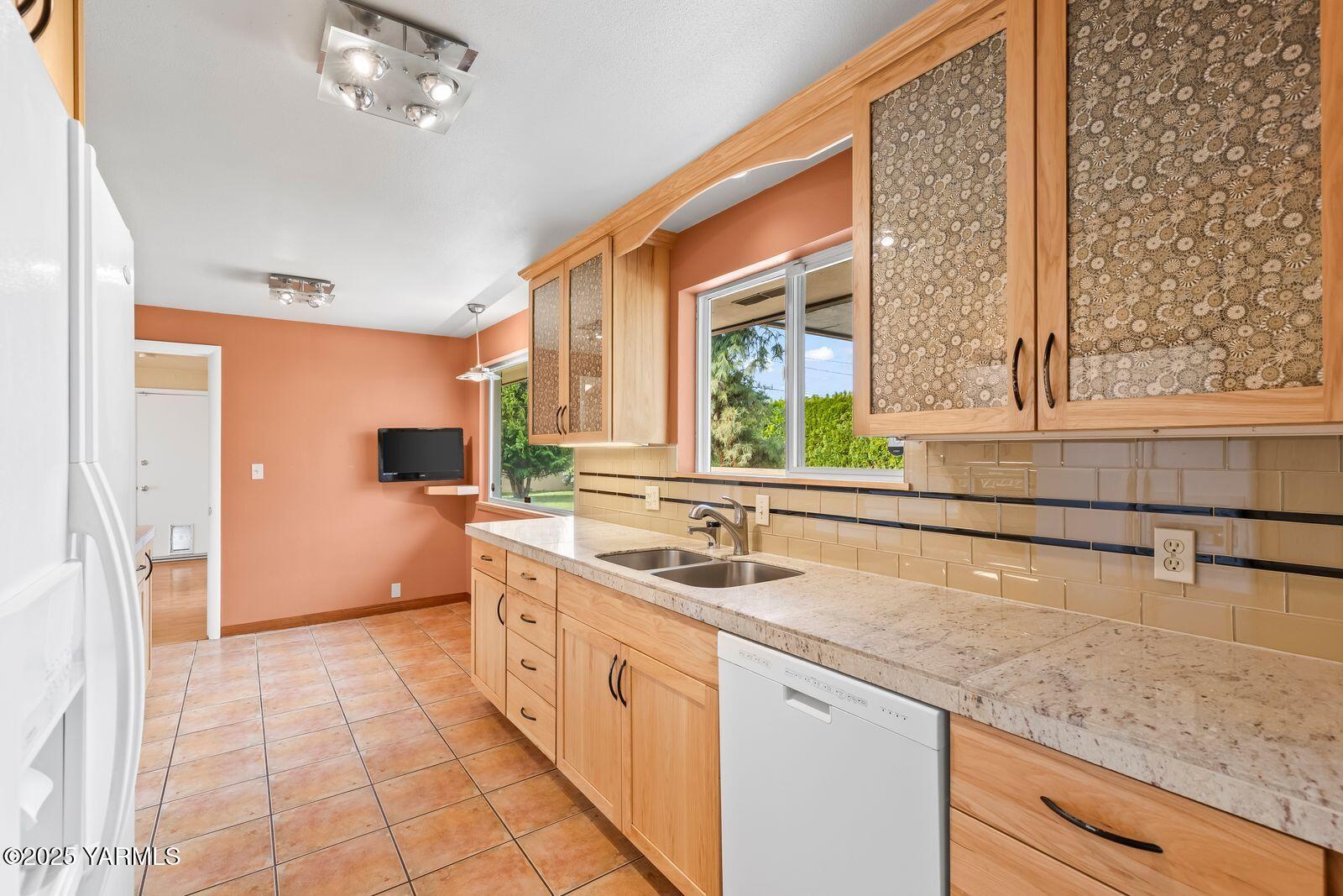 220 N 42nd Ave