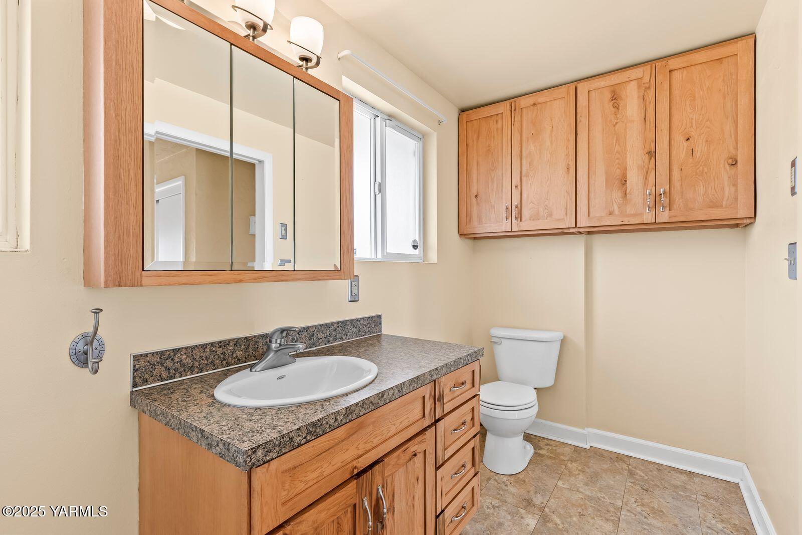 220 N 42nd Ave