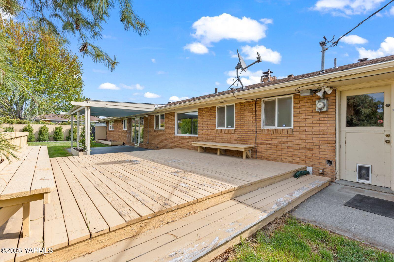 220 N 42nd Ave