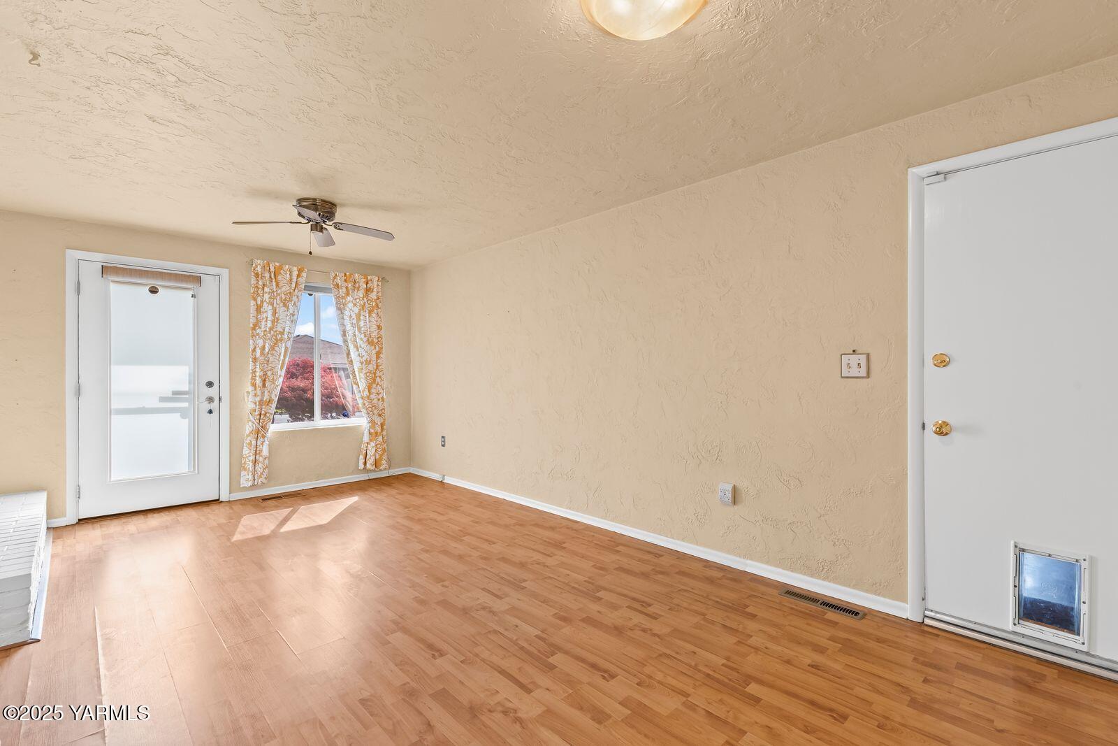 220 N 42nd Ave