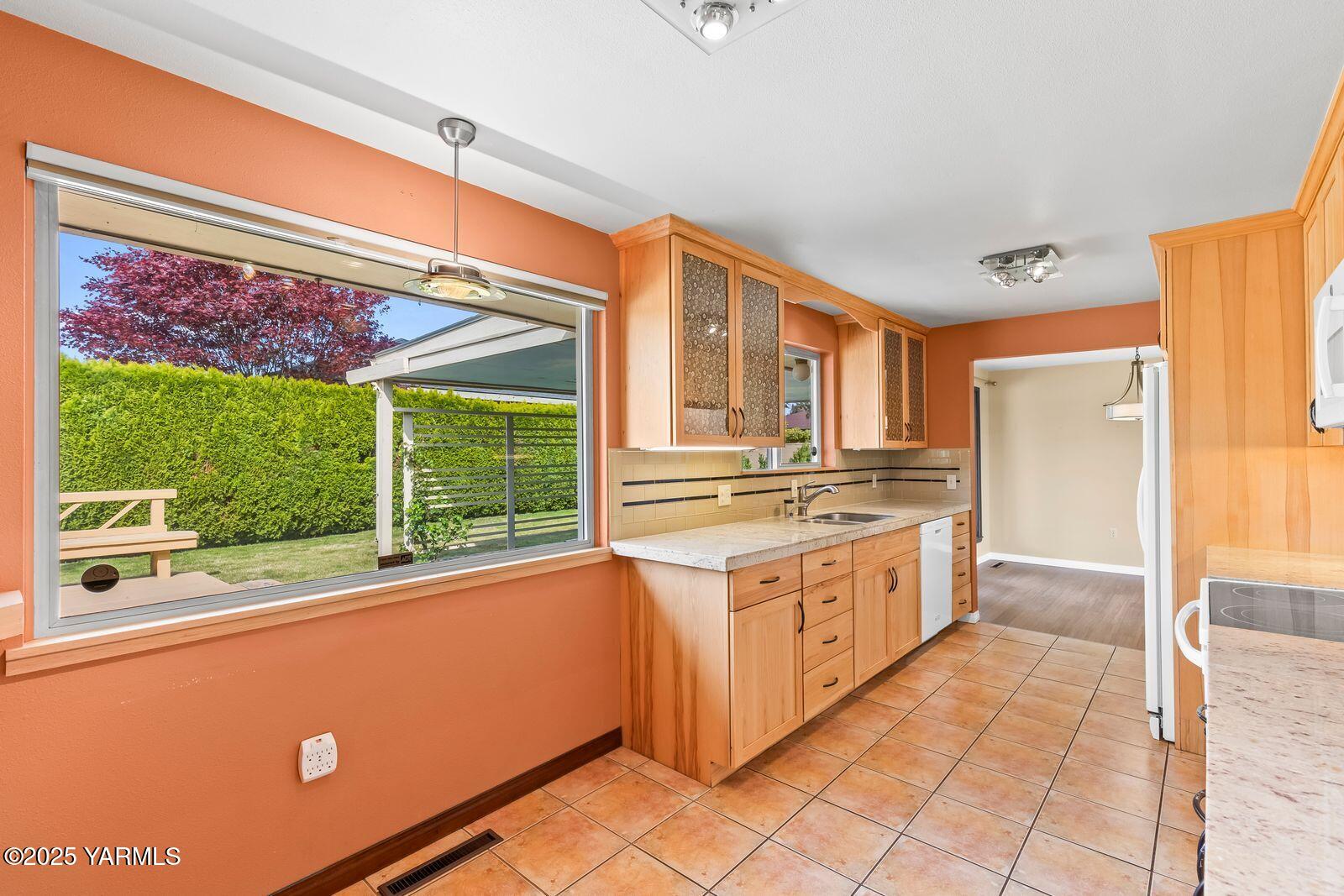 220 N 42nd Ave