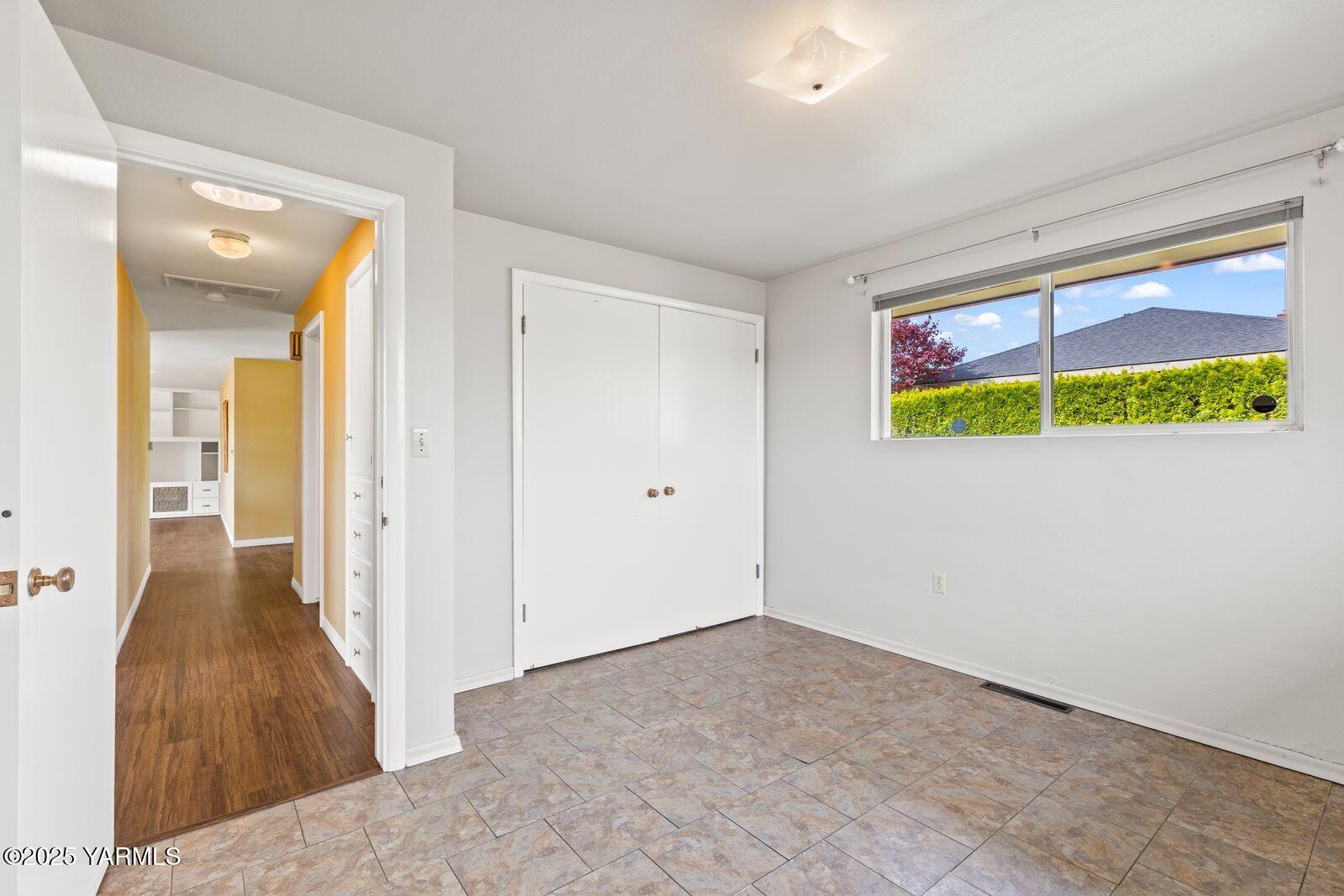 220 N 42nd Ave