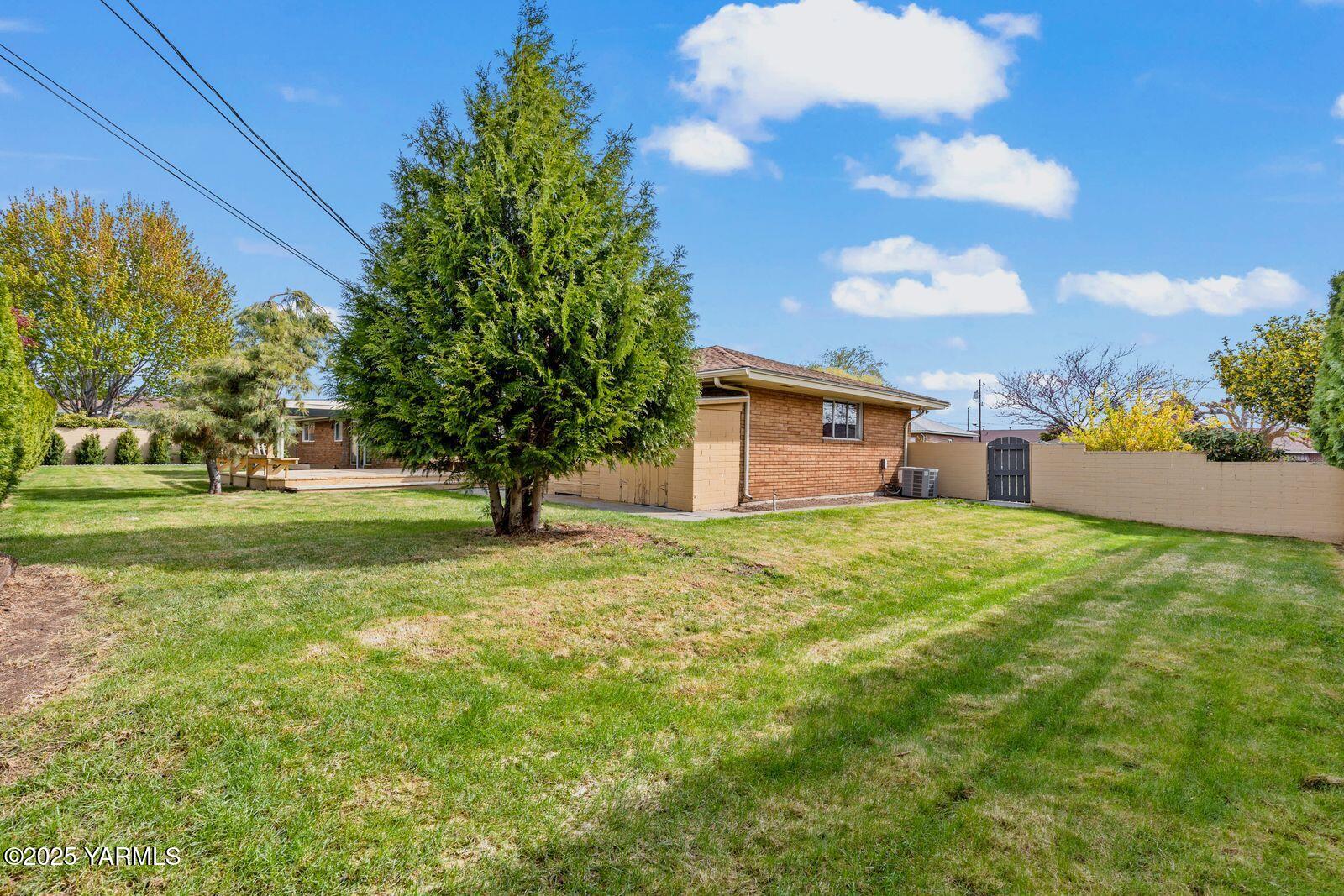 220 N 42nd Ave
