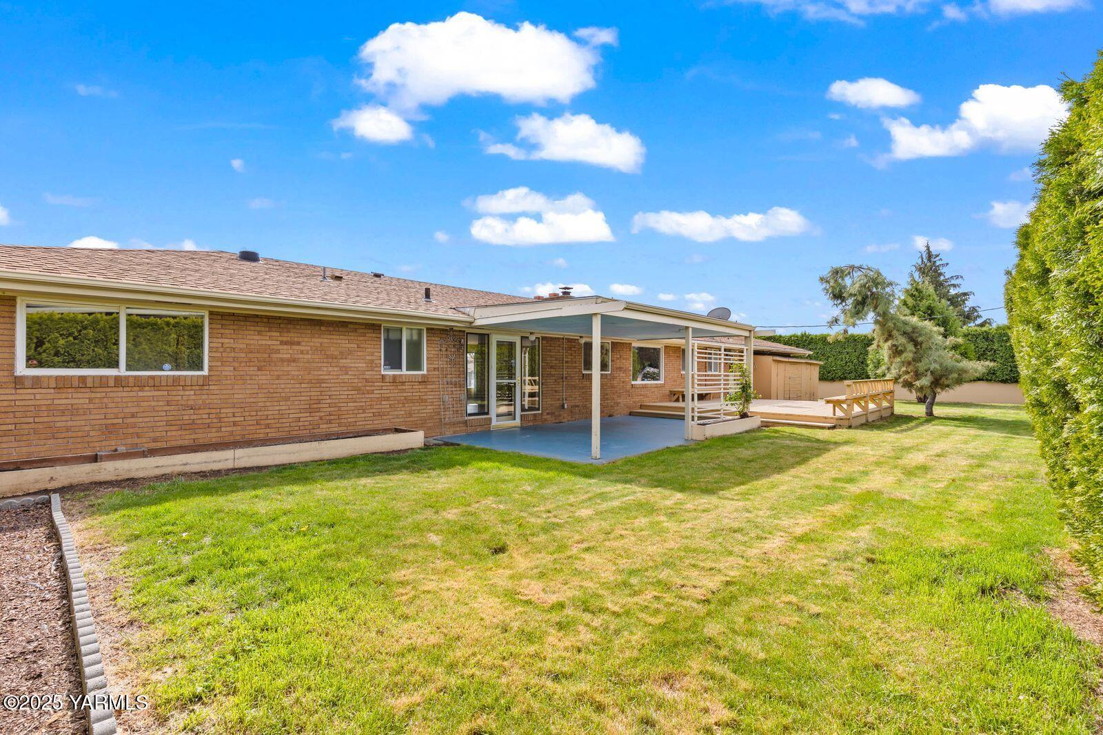 220 N 42nd Ave
