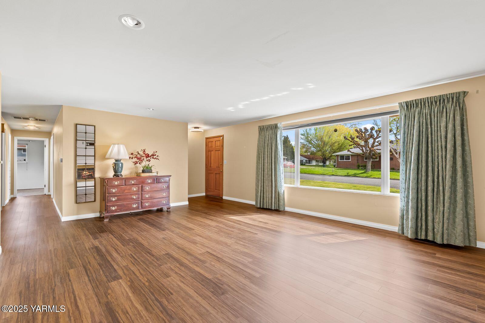 220 N 42nd Ave