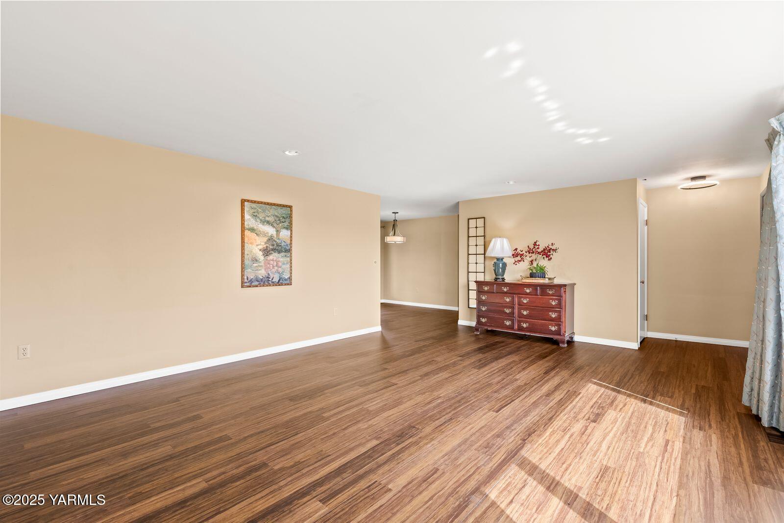 220 N 42nd Ave