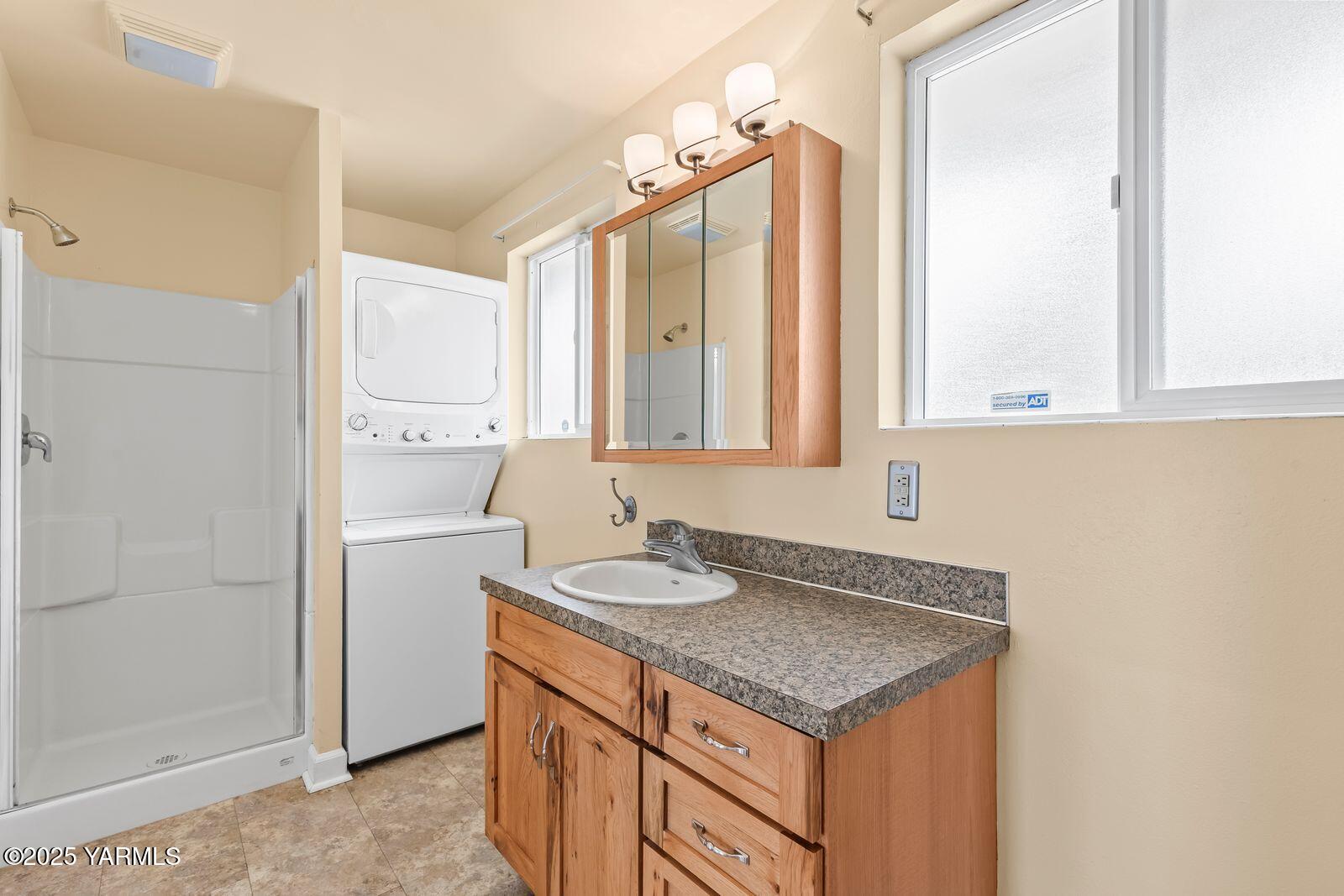220 N 42nd Ave