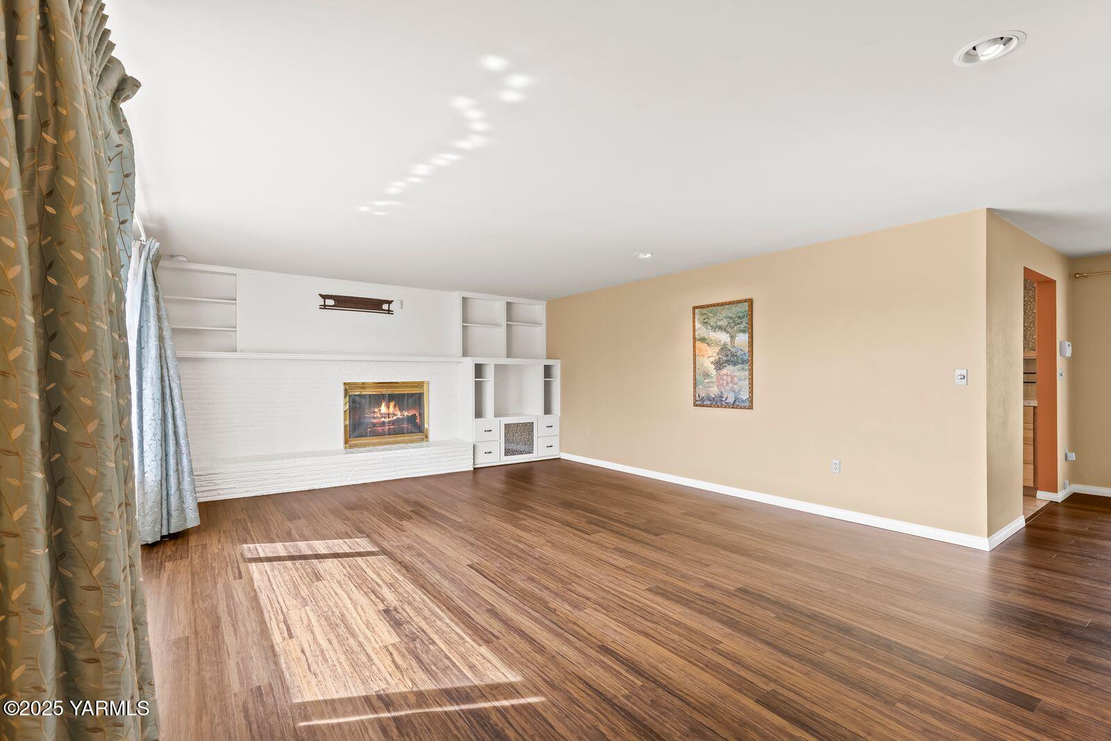 220 N 42nd Ave