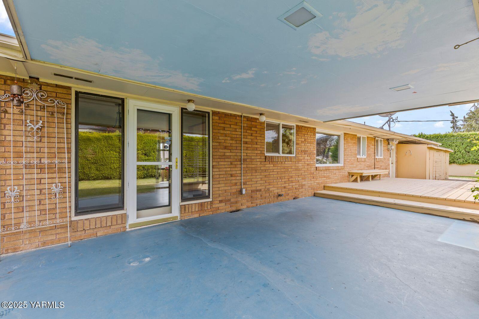 220 N 42nd Ave