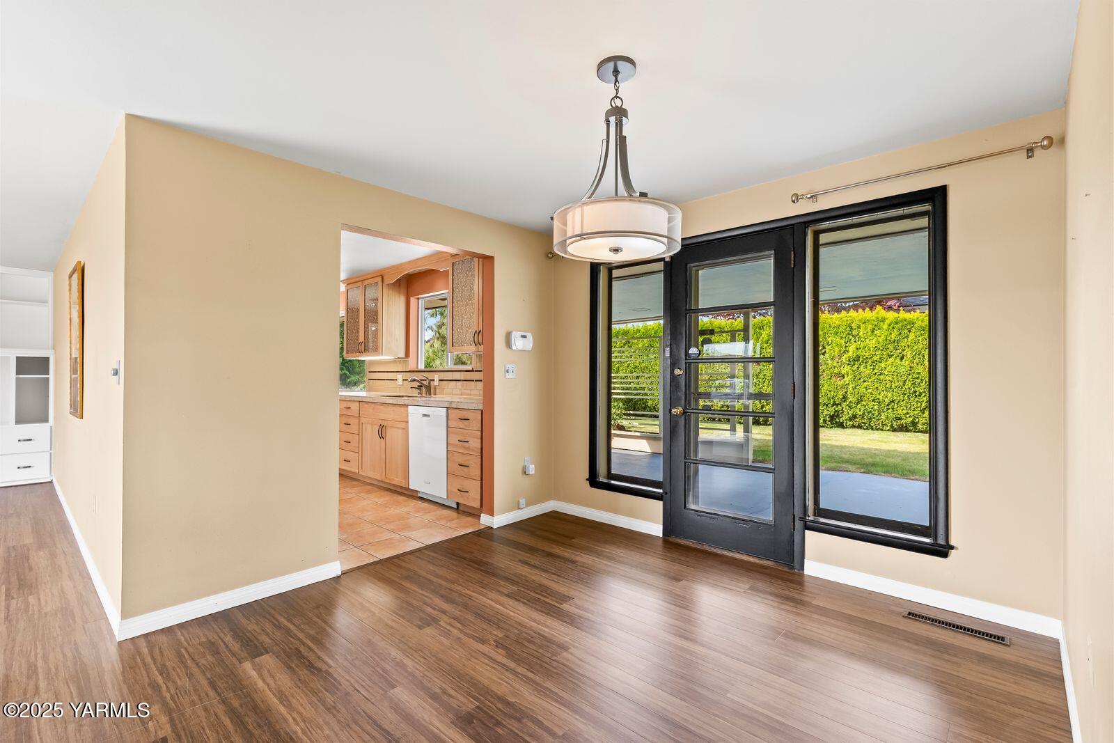 220 N 42nd Ave